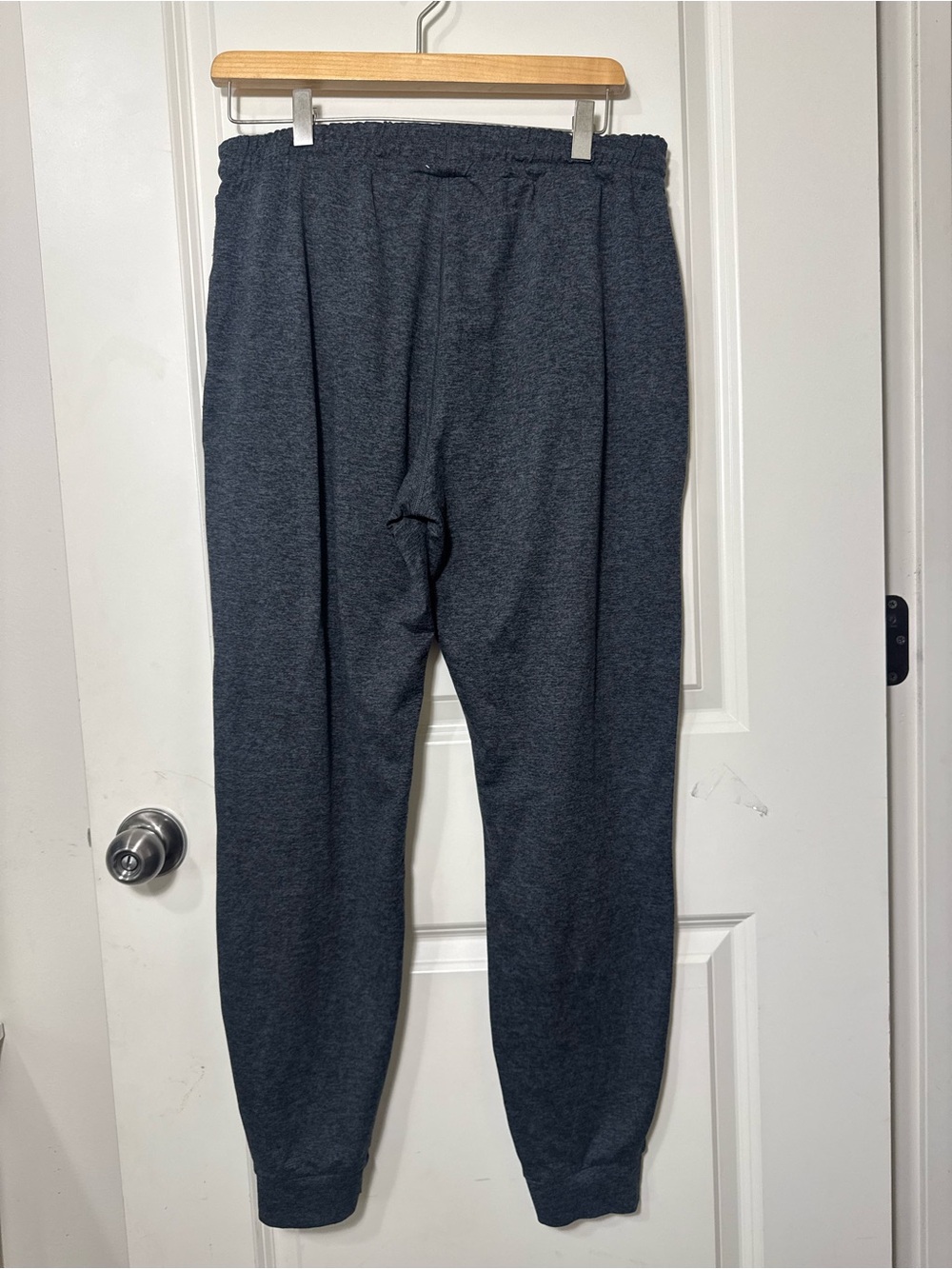Vuori Gray Performance Jogger women’s size M - Picture 2 of 7
